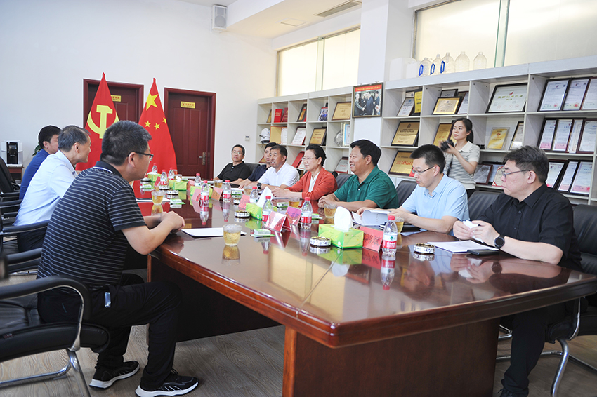 省人大財經委員會主任委員劉荃一行蒞臨華泰智能裝備集團調研